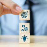 empresario-poniendo-bloques-madera-parte-superior-iconos_20693-224 copia empresario-poniendo-bloques-madera-parte-superior-iconos_20693-224 copia